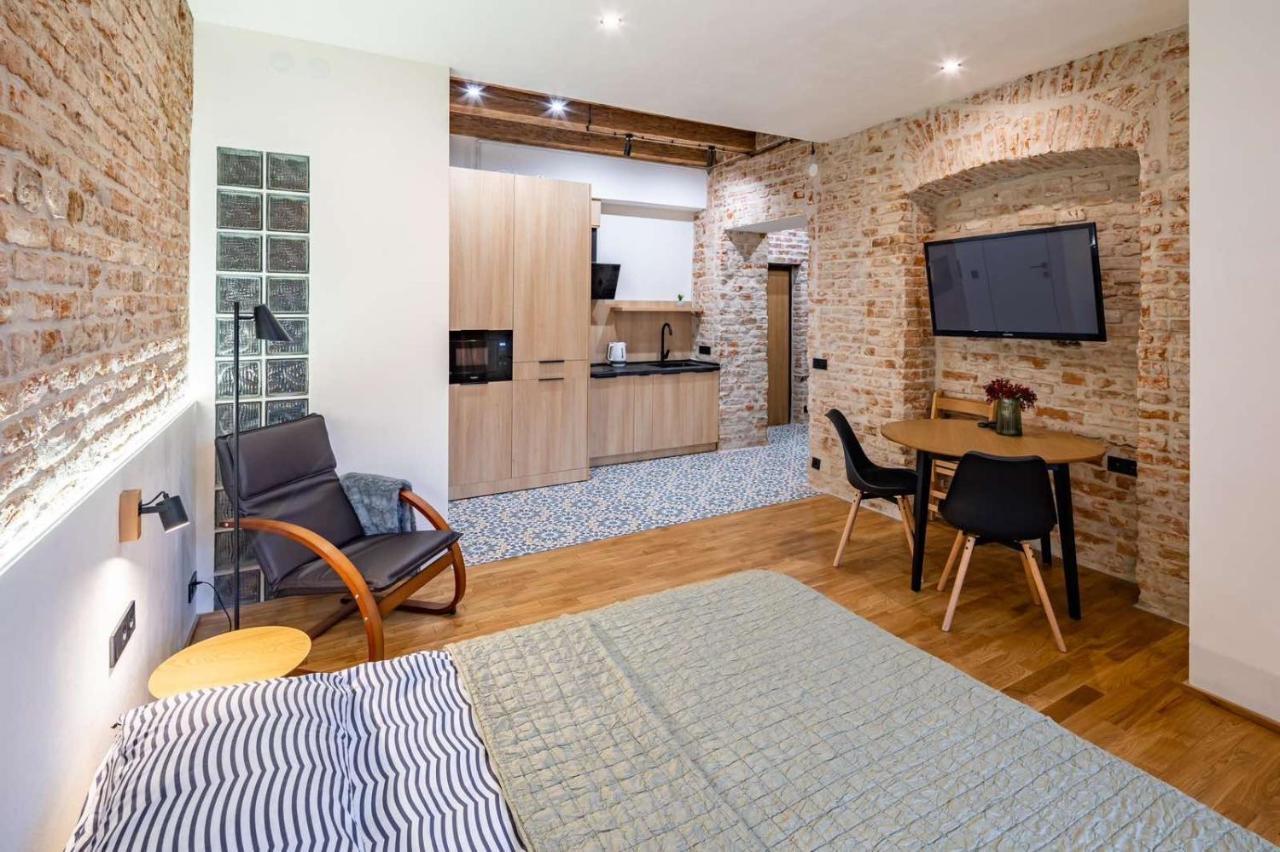 Onlviv Apartments Rynok Square 18 Four Exterior foto